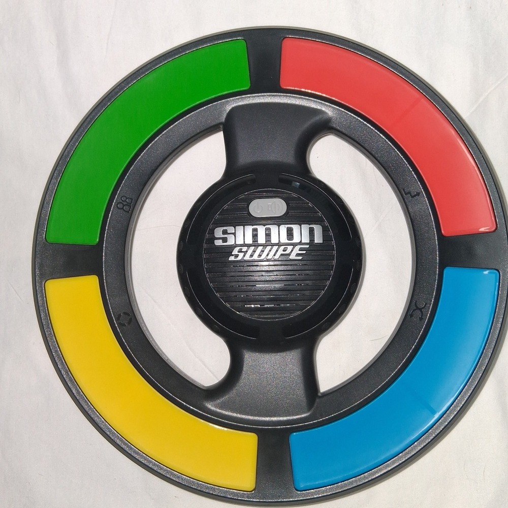 Simon Swipe Game Hasbro‎ Electronic Memory Skill Toy Travel Fun Kids